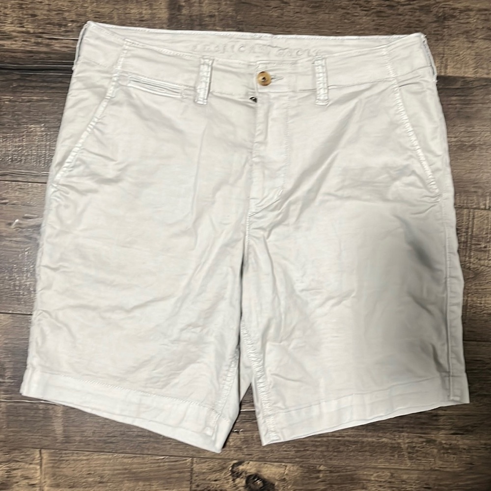 American Eagle Khaki Shorts Size 31